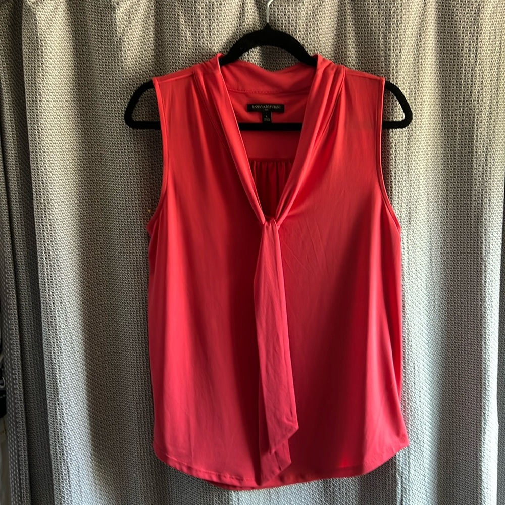 Ladies coral tie shell .